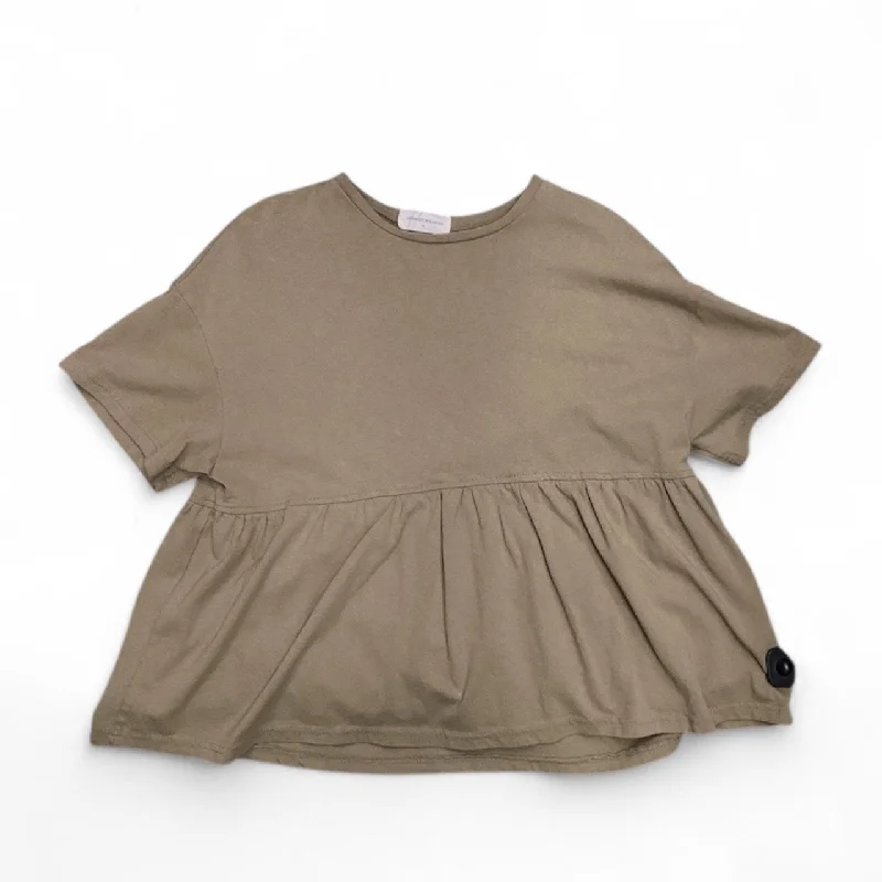 Top Short Sleeve By Goodnight Macaroon In Green, Size: M