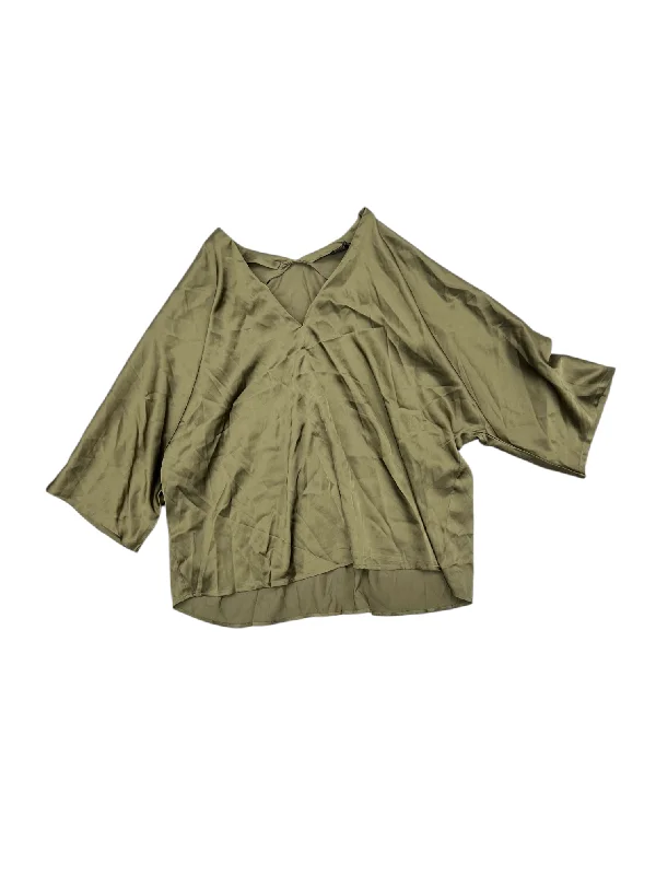 Top Short Sleeve By Banana Republic In Green, Size: L